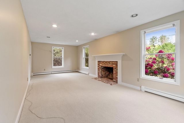 2 Rourke Lane, Lynnfield, MA 01940