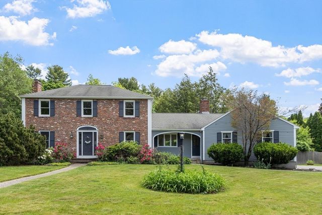 2 Rourke Lane, Lynnfield, MA 01940