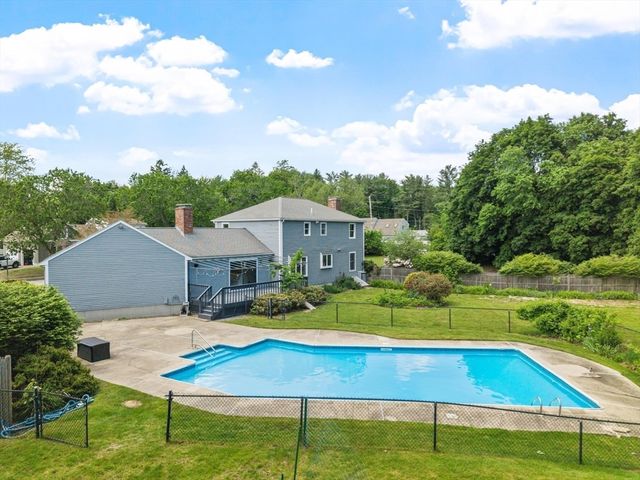 2 Rourke Lane, Lynnfield, MA 01940