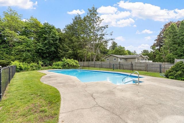 2 Rourke Lane, Lynnfield, MA 01940