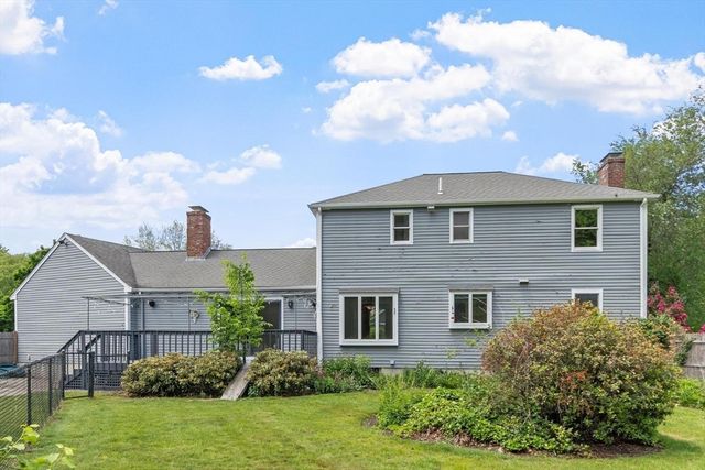 2 Rourke Lane, Lynnfield, MA 01940