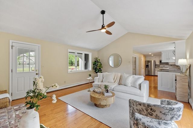 2 Rourke Lane, Lynnfield, MA 01940
