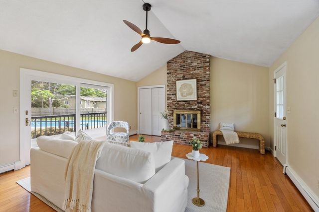 2 Rourke Lane, Lynnfield, MA 01940