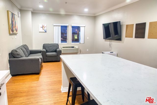 668 W 28th Street, Los Angeles, CA 90007