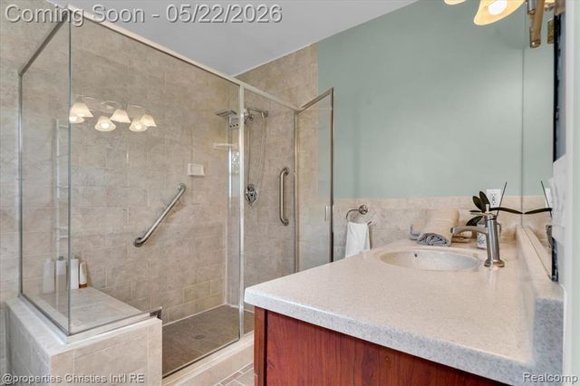 6225 Golfview Drive, Bloomfield Hills, MI 48301