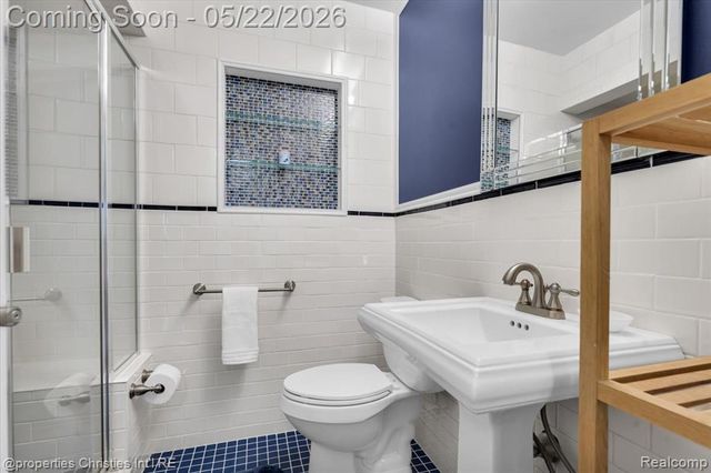 6225 Golfview Drive, Bloomfield Hills, MI 48301