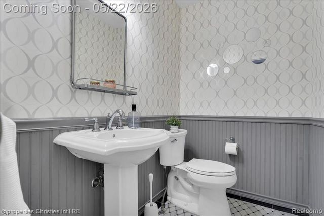 6225 Golfview Drive, Bloomfield Hills, MI 48301