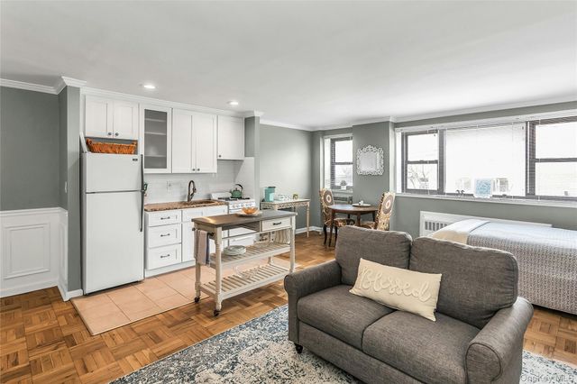 315 Atlantic Avenue 1N, East Rockaway, NY 11518