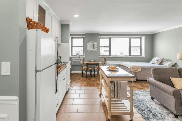 315 Atlantic Avenue 1N, East Rockaway, NY 11518