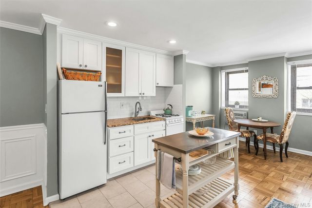 315 Atlantic Avenue 1N, East Rockaway, NY 11518