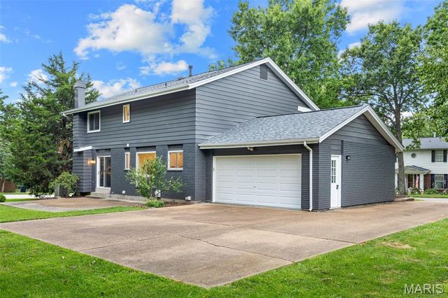 1010 Julianna Drive, Ballwin, MO 63011