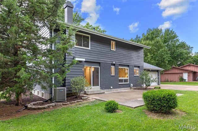 1010 Julianna Drive, Ballwin, MO 63011