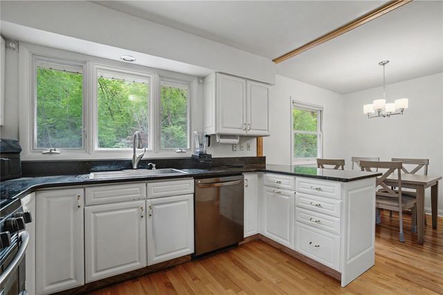 1229 Hertz Drive SE, Cedar Rapids, IA 52403