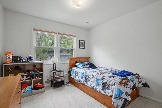 1229 Hertz Drive SE, Cedar Rapids, IA 52403