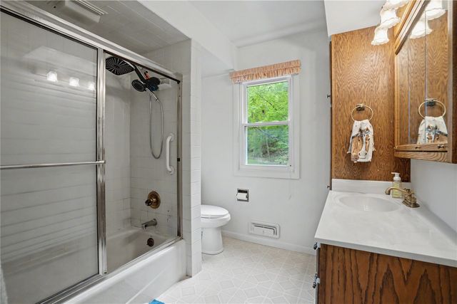 1229 Hertz Drive SE, Cedar Rapids, IA 52403