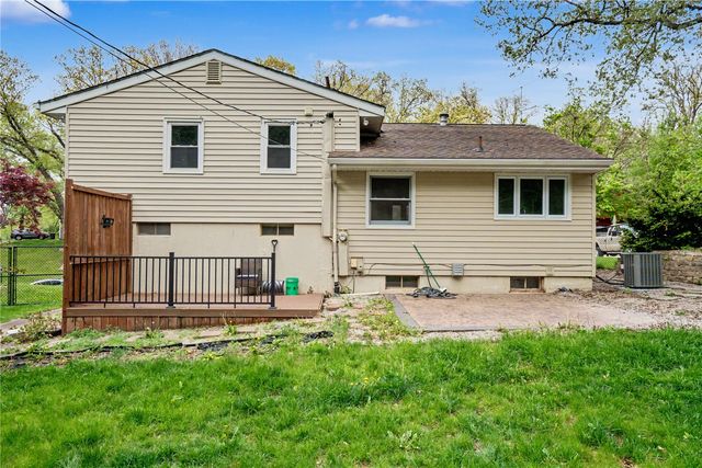 1229 Hertz Drive SE, Cedar Rapids, IA 52403