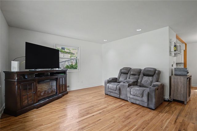 1229 Hertz Drive SE, Cedar Rapids, IA 52403