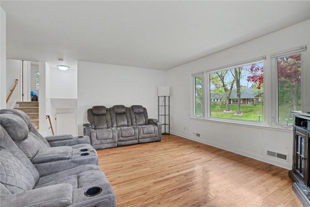 1229 Hertz Drive SE, Cedar Rapids, IA 52403