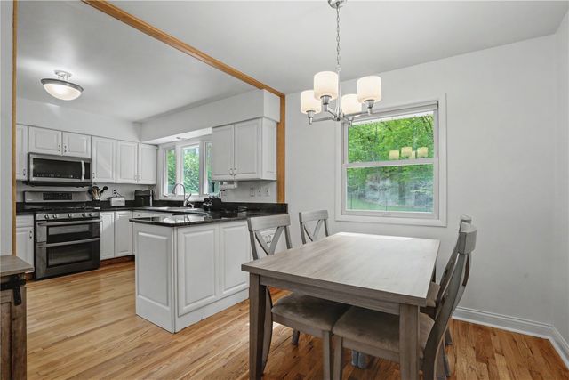 1229 Hertz Drive SE, Cedar Rapids, IA 52403