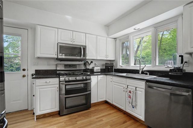 1229 Hertz Drive SE, Cedar Rapids, IA 52403