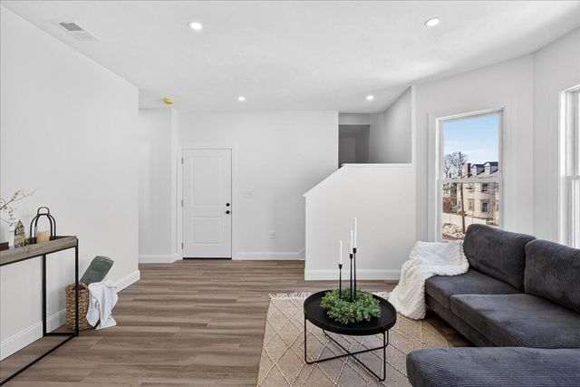 34 Winthrop St, Brockton, MA 02301