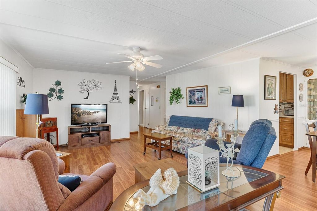 Image 12 of property listing at 141 PARKLAND DRIVE, Eustis, FL 32726