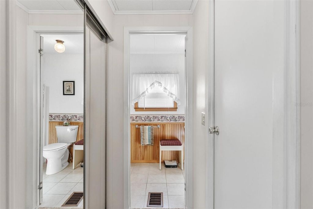 Image 28 of property listing at 141 PARKLAND DRIVE, Eustis, FL 32726