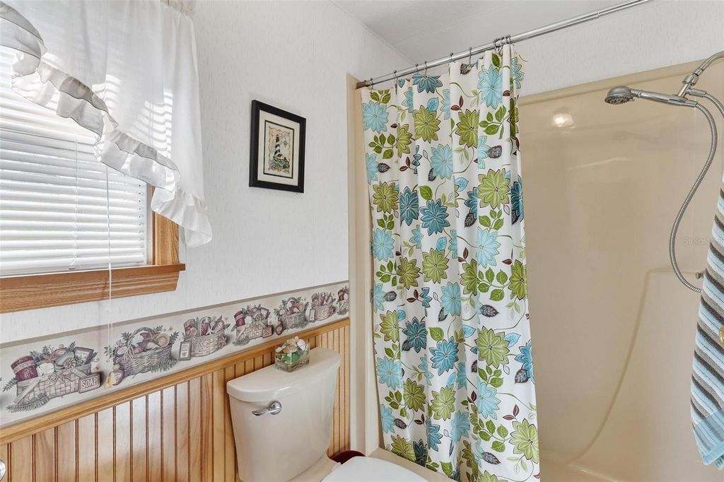 Image 30 of property listing at 141 PARKLAND DRIVE, Eustis, FL 32726