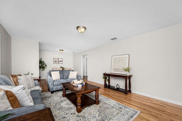 114 Ragan St, Tullahoma, TN 37388