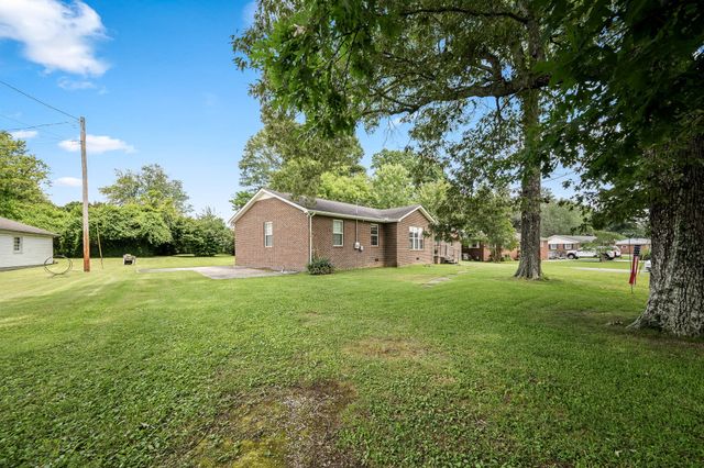 114 Ragan St, Tullahoma, TN 37388