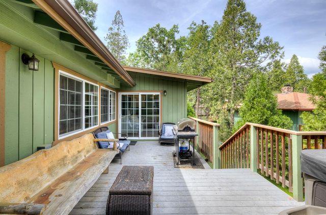 39410 Manzanita Drive, Oakhurst, CA 93644