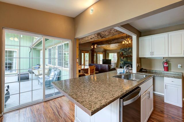 39410 Manzanita Drive, Oakhurst, CA 93644