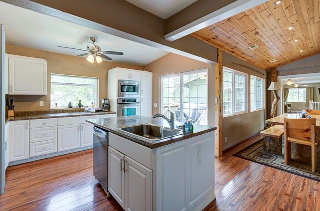 39410 Manzanita Drive, Oakhurst, CA 93644