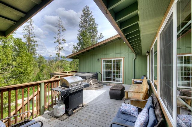 39410 Manzanita Drive, Oakhurst, CA 93644