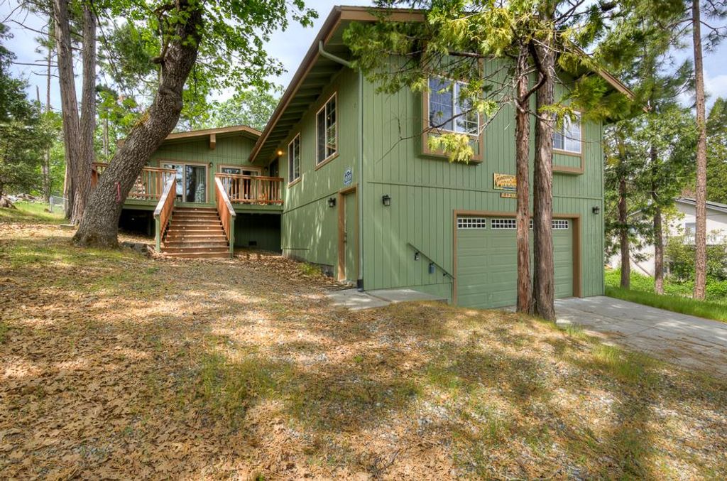 Image 1 of property listing at 39410 Manzanita Drive, Oakhurst, CA 93644