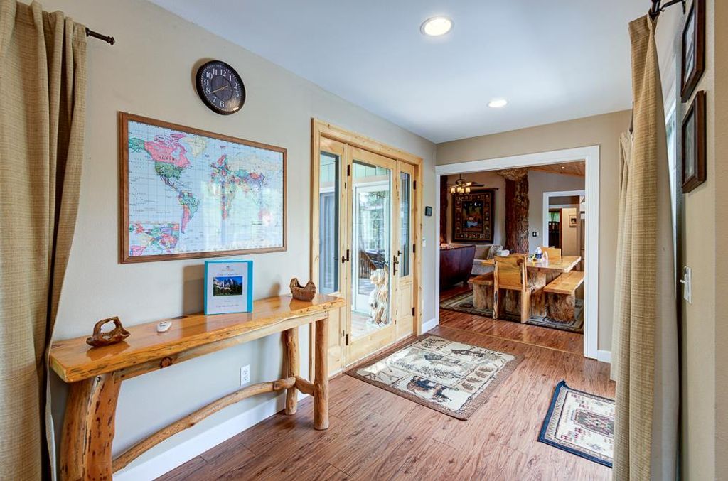 Image 11 of property listing at 39410 Manzanita Drive, Oakhurst, CA 93644
