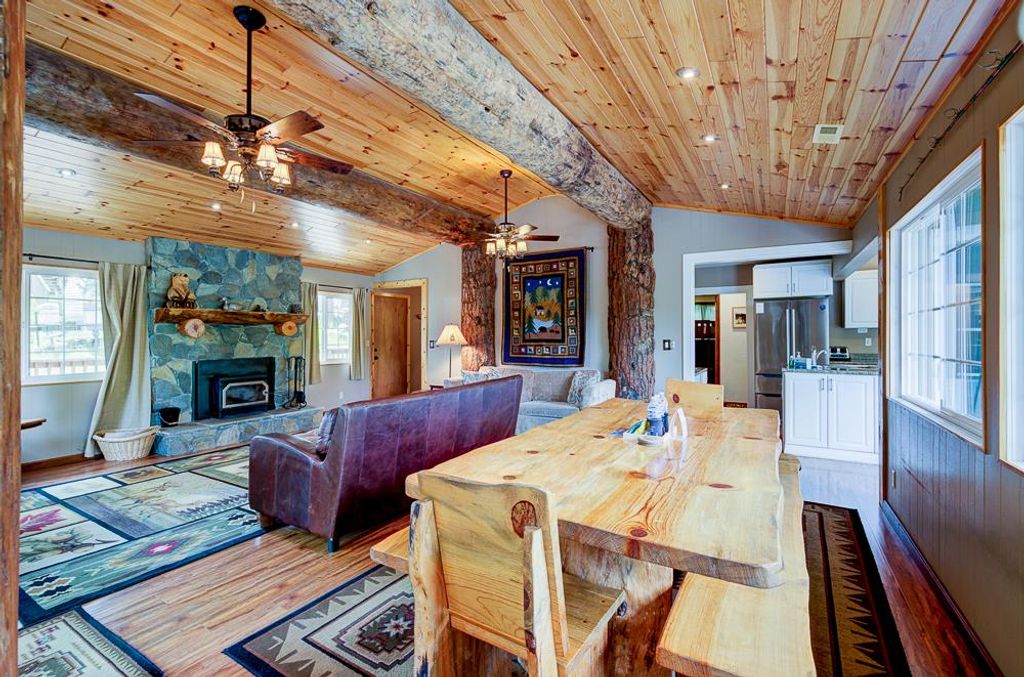 Image 17 of property listing at 39410 Manzanita Drive, Oakhurst, CA 93644
