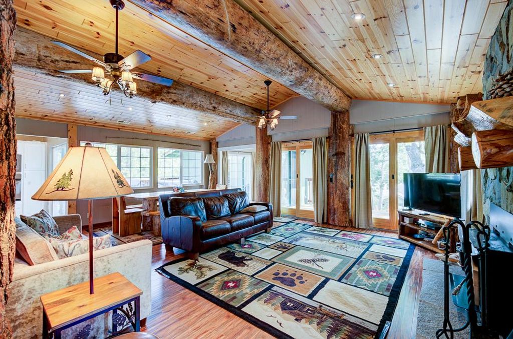 Image 20 of property listing at 39410 Manzanita Drive, Oakhurst, CA 93644