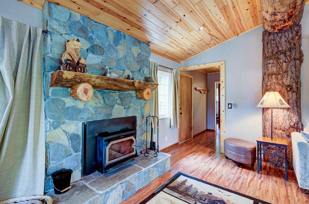 Image 22 of property listing at 39410 Manzanita Drive, Oakhurst, CA 93644