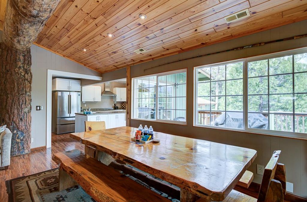 Image 28 of property listing at 39410 Manzanita Drive, Oakhurst, CA 93644