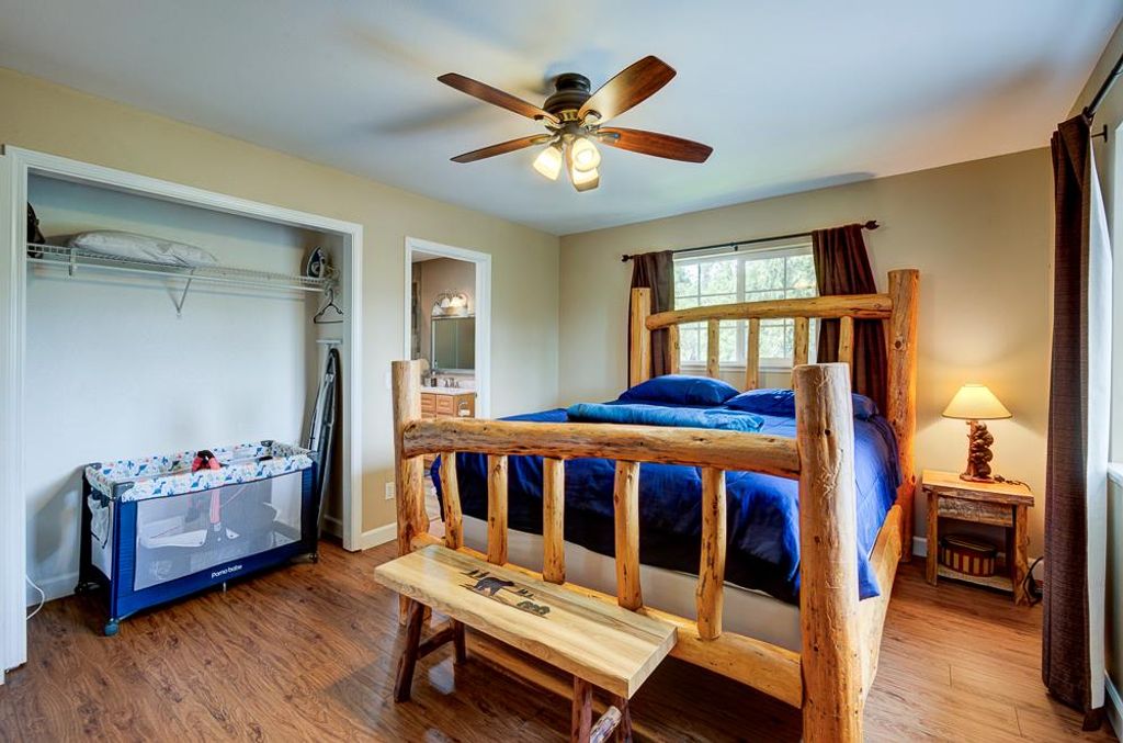 Image 30 of property listing at 39410 Manzanita Drive, Oakhurst, CA 93644