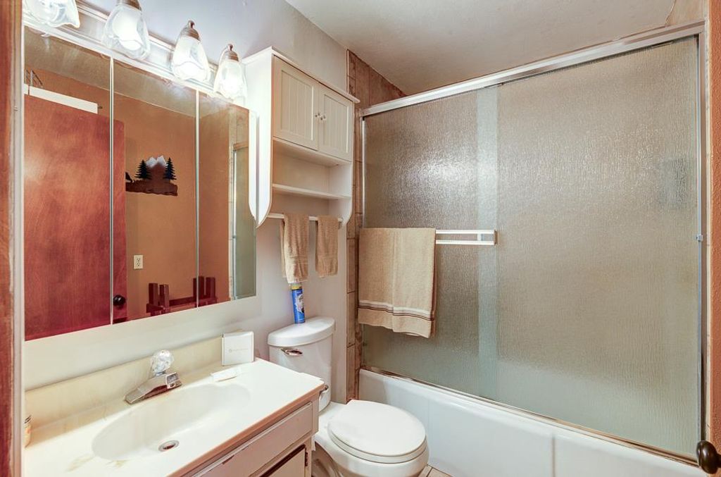 Image 39 of property listing at 39410 Manzanita Drive, Oakhurst, CA 93644