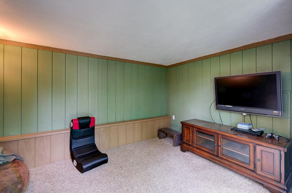 Image 40 of property listing at 39410 Manzanita Drive, Oakhurst, CA 93644