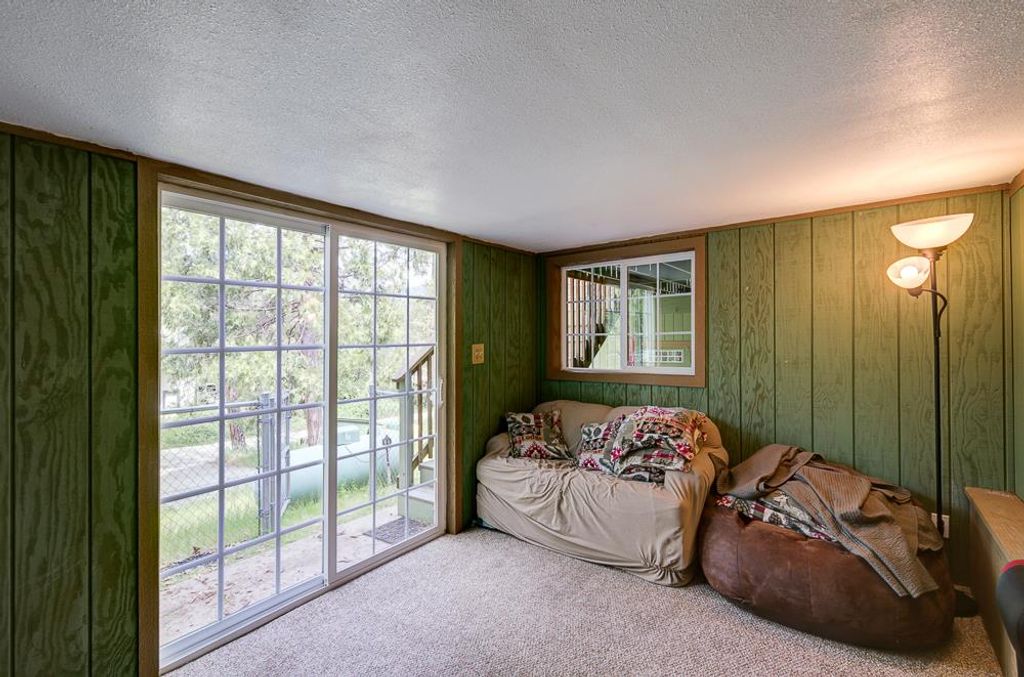 Image 41 of property listing at 39410 Manzanita Drive, Oakhurst, CA 93644