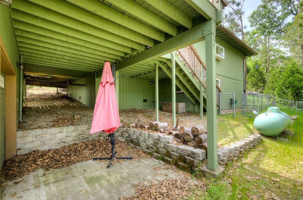 Image 42 of property listing at 39410 Manzanita Drive, Oakhurst, CA 93644