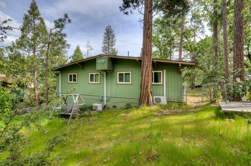 Image 44 of property listing at 39410 Manzanita Drive, Oakhurst, CA 93644