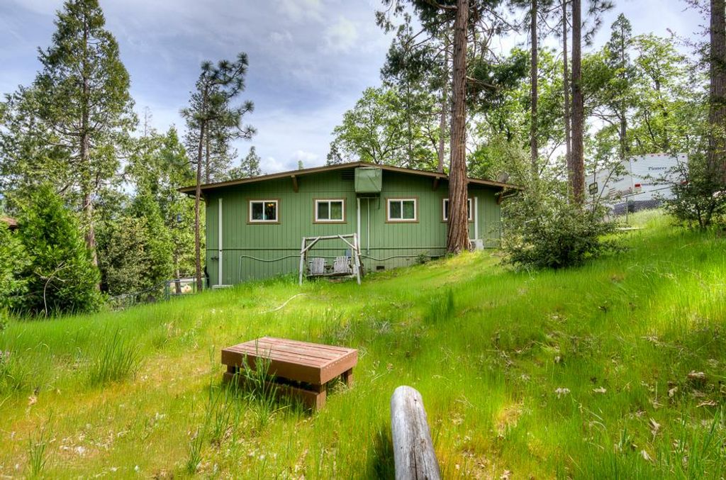 Image 45 of property listing at 39410 Manzanita Drive, Oakhurst, CA 93644