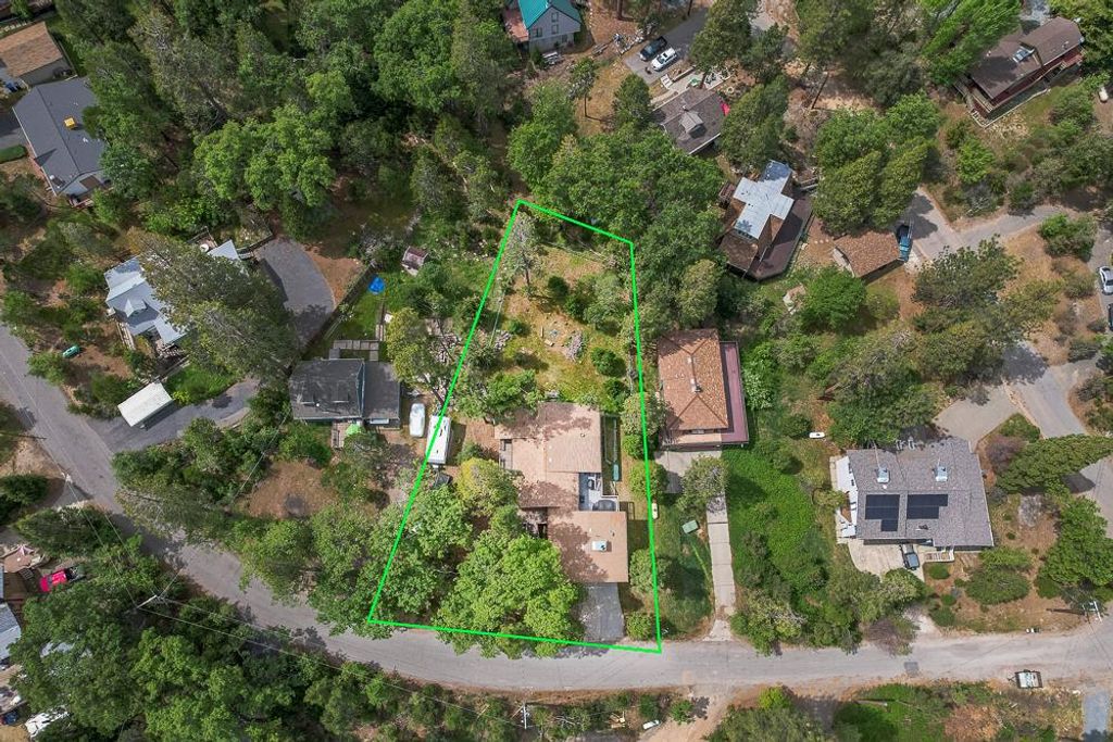 Image 48 of property listing at 39410 Manzanita Drive, Oakhurst, CA 93644