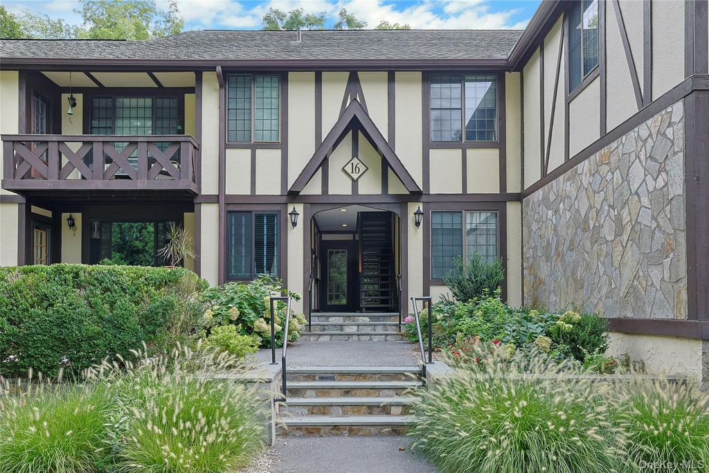 16 Foxwood Drive 8, Pleasantville, NY 10570 — photo 2