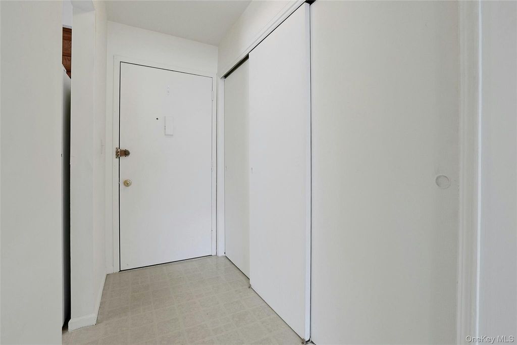 16 Foxwood Drive 8, Pleasantville, NY 10570 — photo 3